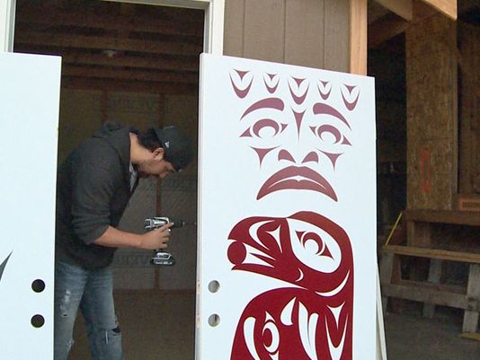 More than a dozen Native American pre-apprentice students studying construction hope the tiny houses they've built will help homeless people get back on their feet. (Photo: KING)