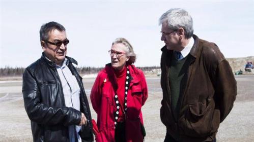 Chief Bruce Shisheesh, left, Carolyn Bennett, centre, and Charlie Angus, right, meet in the northern Ontario reserve of Attawapiskat, which declared a state of emergency over a rash of suicides this spring. (Nathan Denette/Canadian Press)